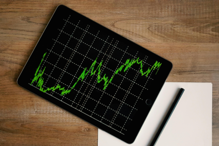 纳指11连涨：科技巨头为何未能同步回归？