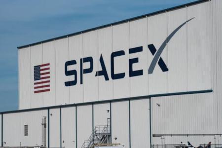 SpaceX纳入纳斯达克100首日下跌:60亿美元被动买盘为何未能托住股价?