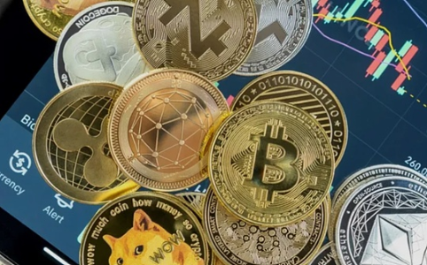 比特币现周线看涨背离,触底信号初现但尚需确认