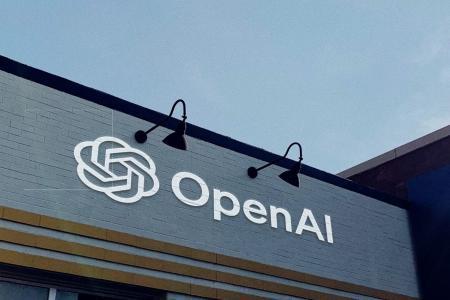 OpenAI深陷生存危机：烧钱50亿、技术瓶颈与微软捆绑困局