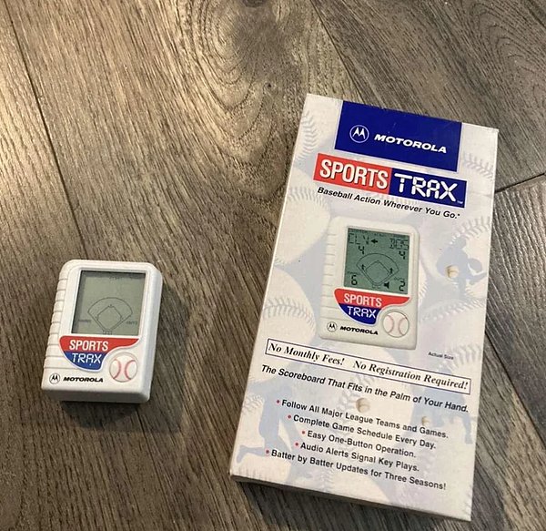 摩托罗拉推出的SportsTrax(图源:Reddit)